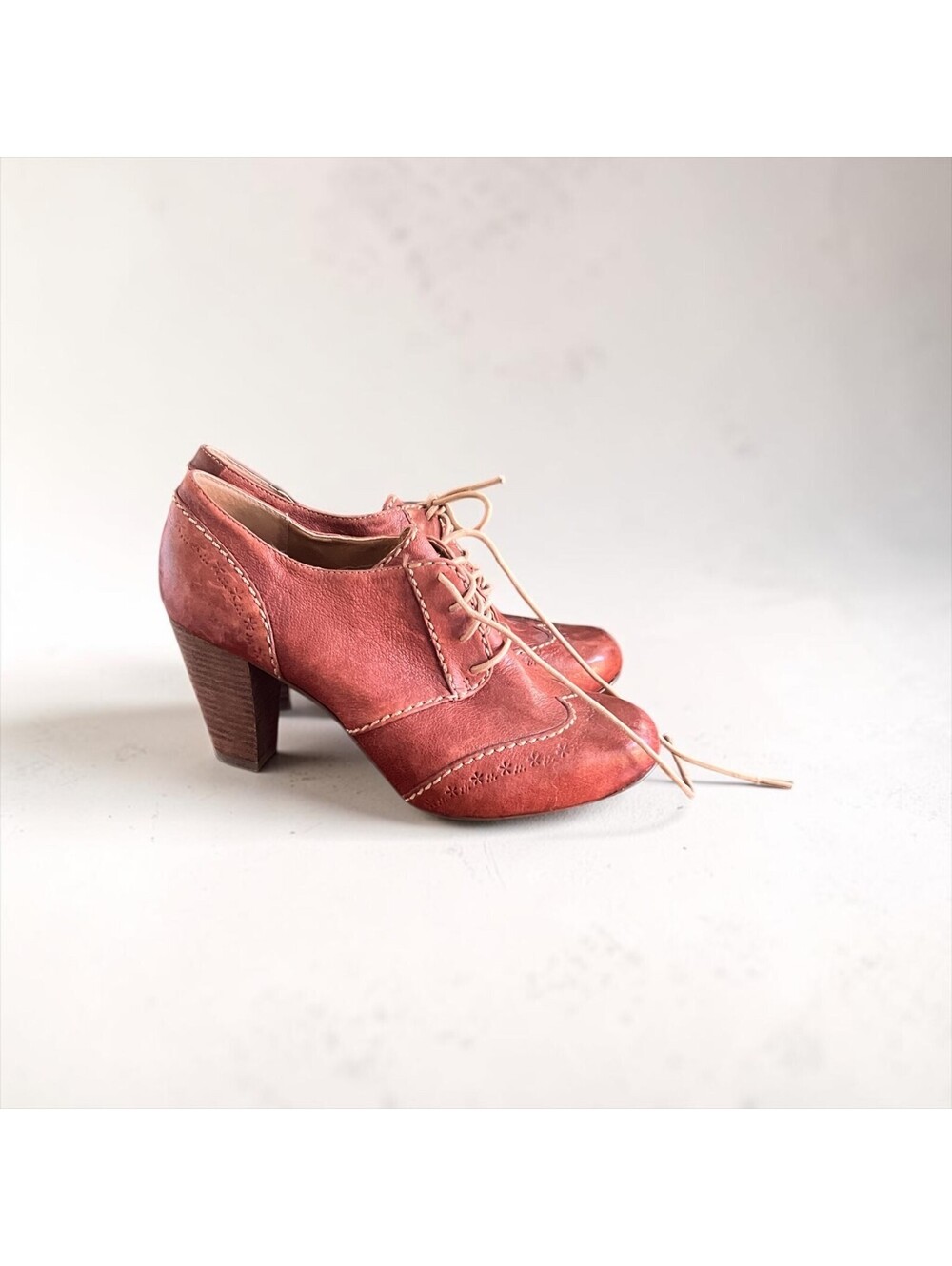 Fossil Tamiko Oxford Heels | Vintage Cognac Leather Lace-Up Pumps | Size 6.5 - Picture 2 of 10